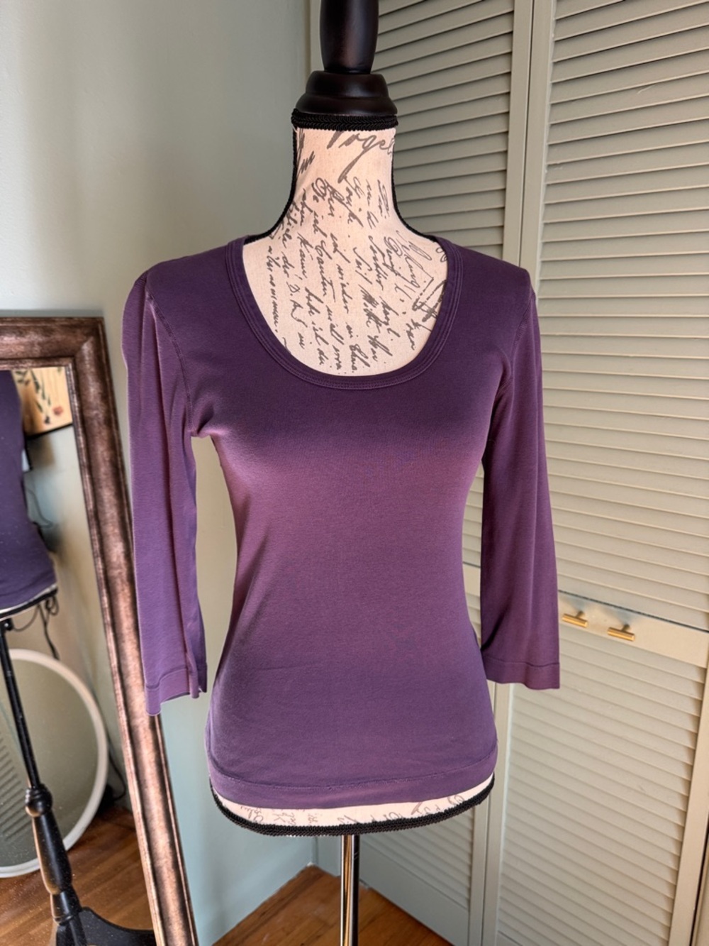 Women’s Scoop Neck 3/4 Sleeve Top in Plum
